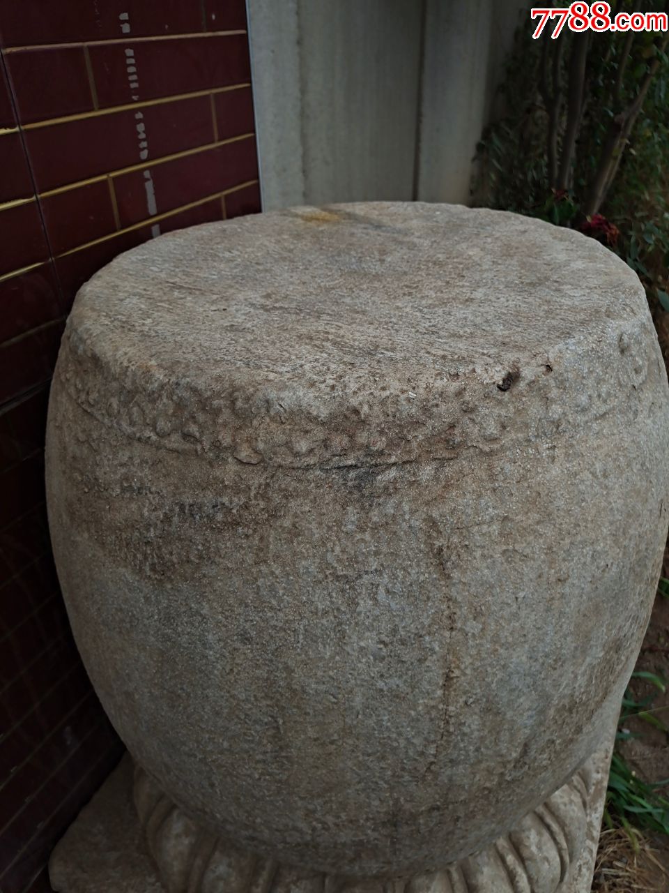 一对大个汉白玉石墩底座