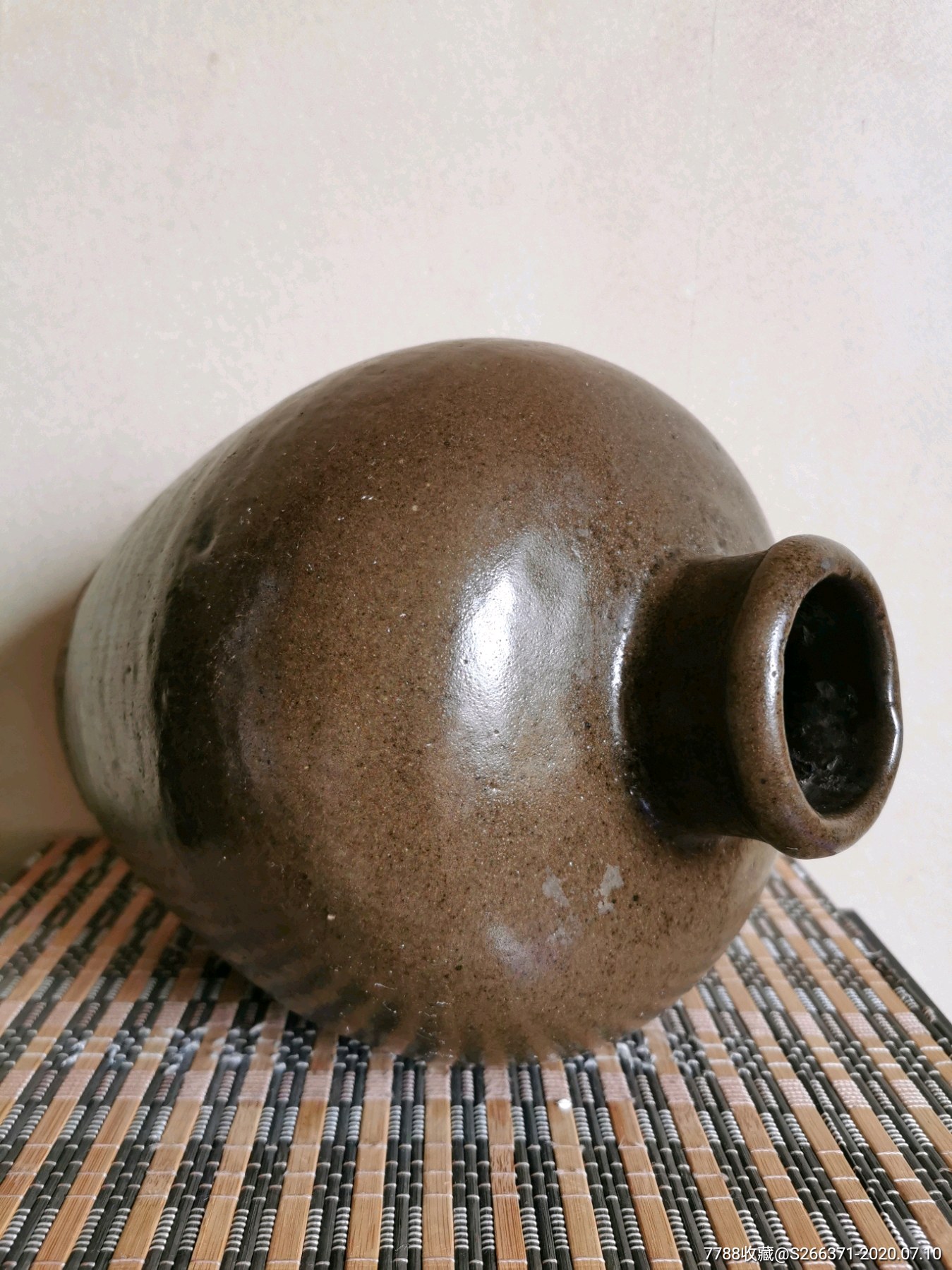 明.茶叶末釉酒坛