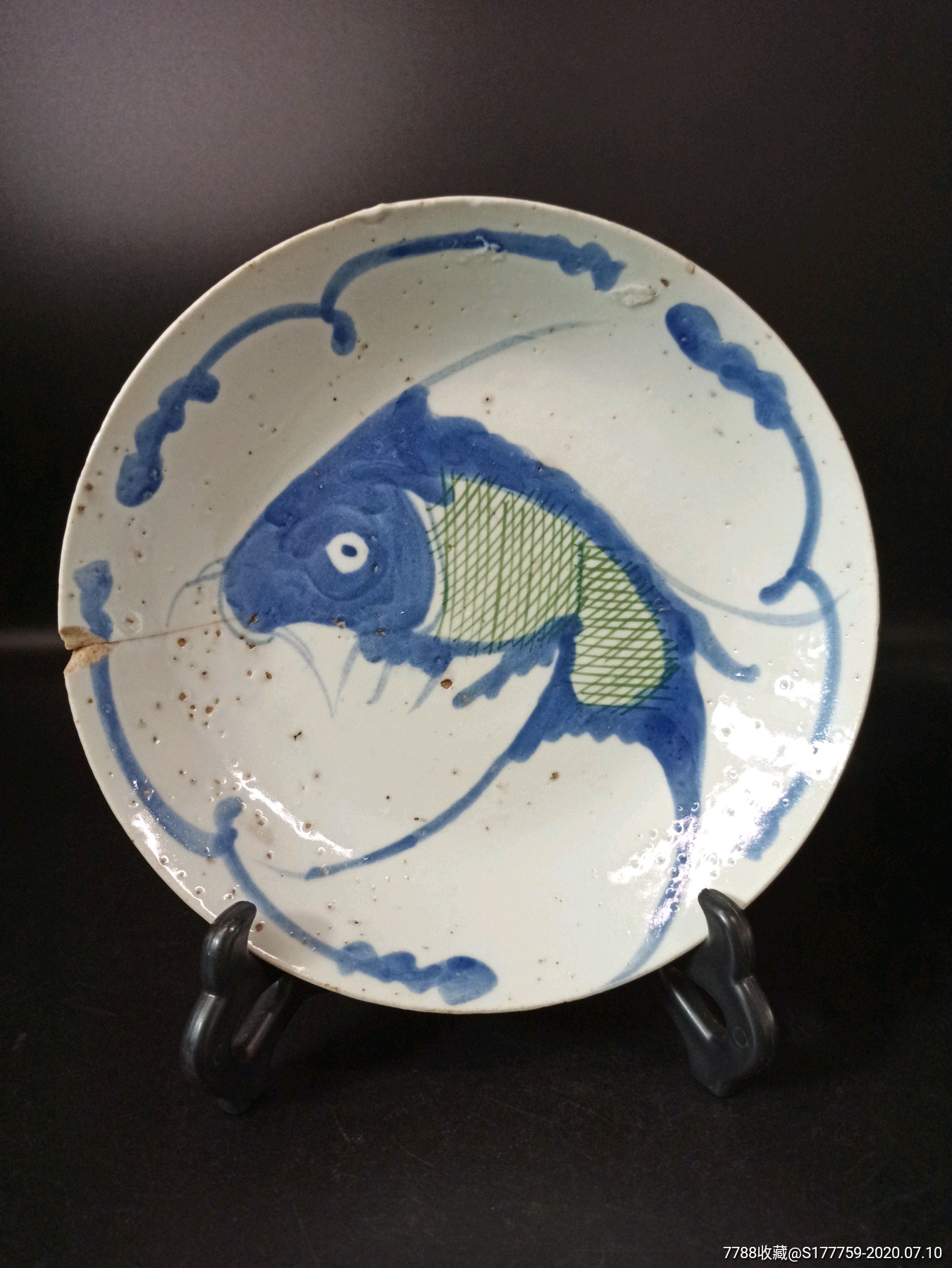 清代青花鱼藻纹大盘此盘造型规整,画面布局疏密得体,青花呈色清新明快