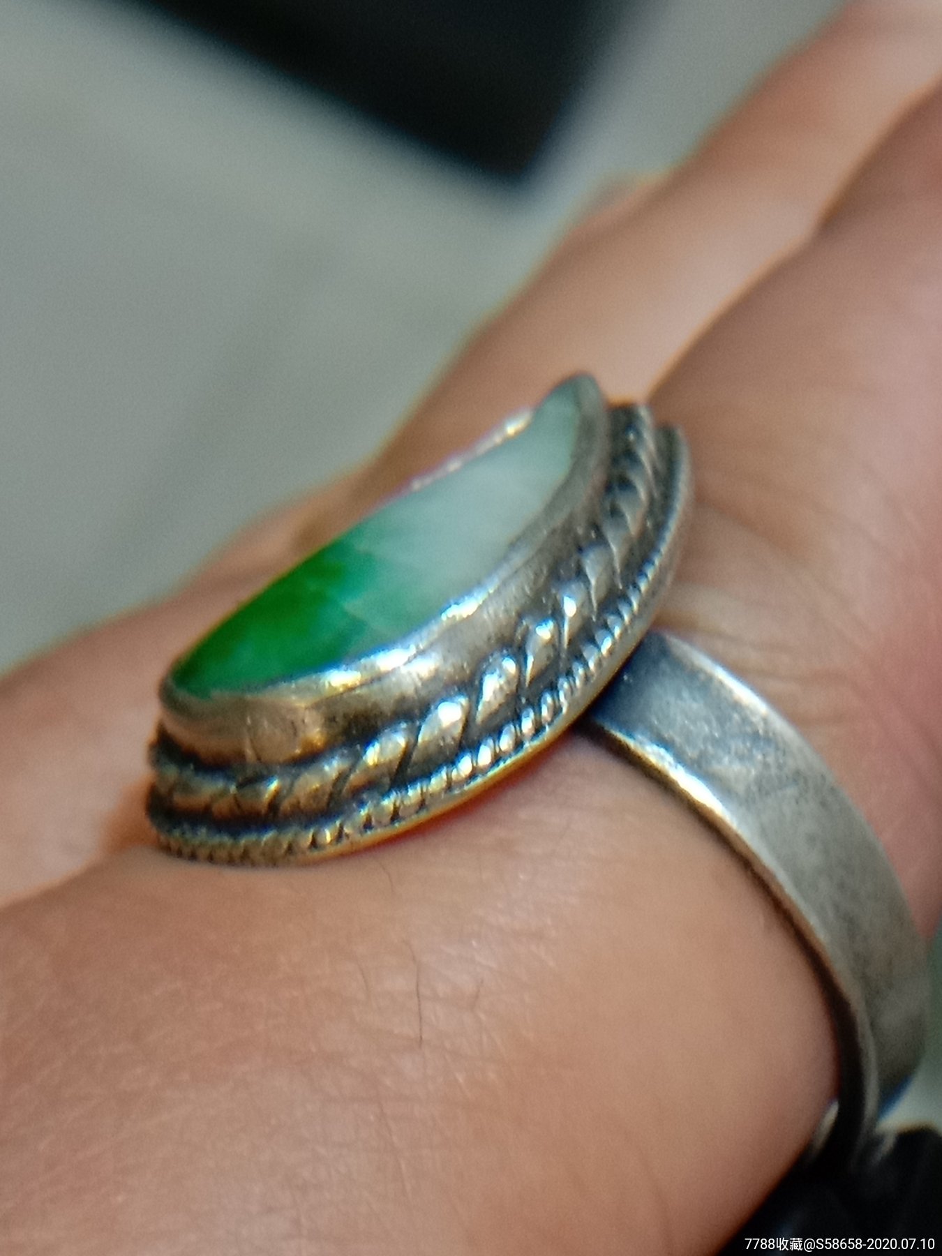 老翡翠戒指,戒面清代老的,戒托纯银手工,不议价!