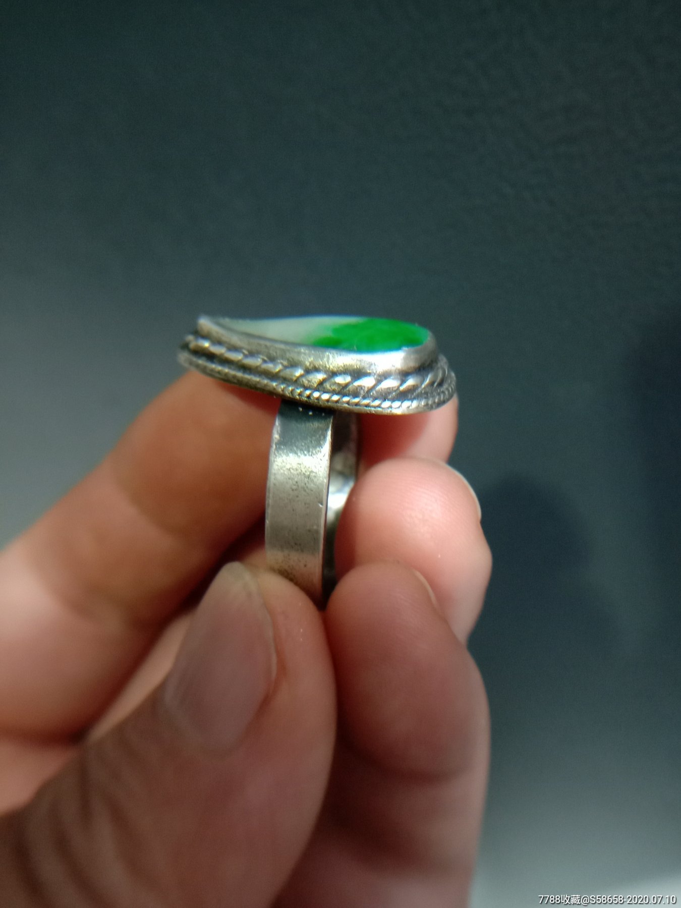 老翡翠戒指,戒面清代老的,戒托纯银手工,不议价!
