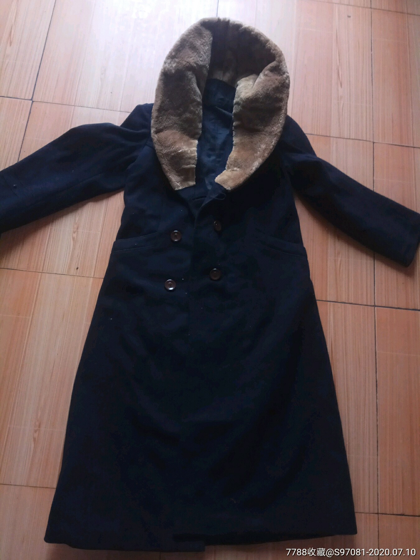 民国香蕉领女士尼子大衣