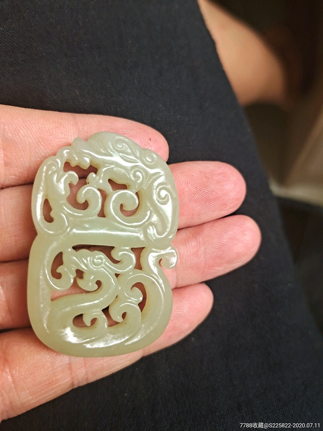 民国和田玉龙纹玉佩