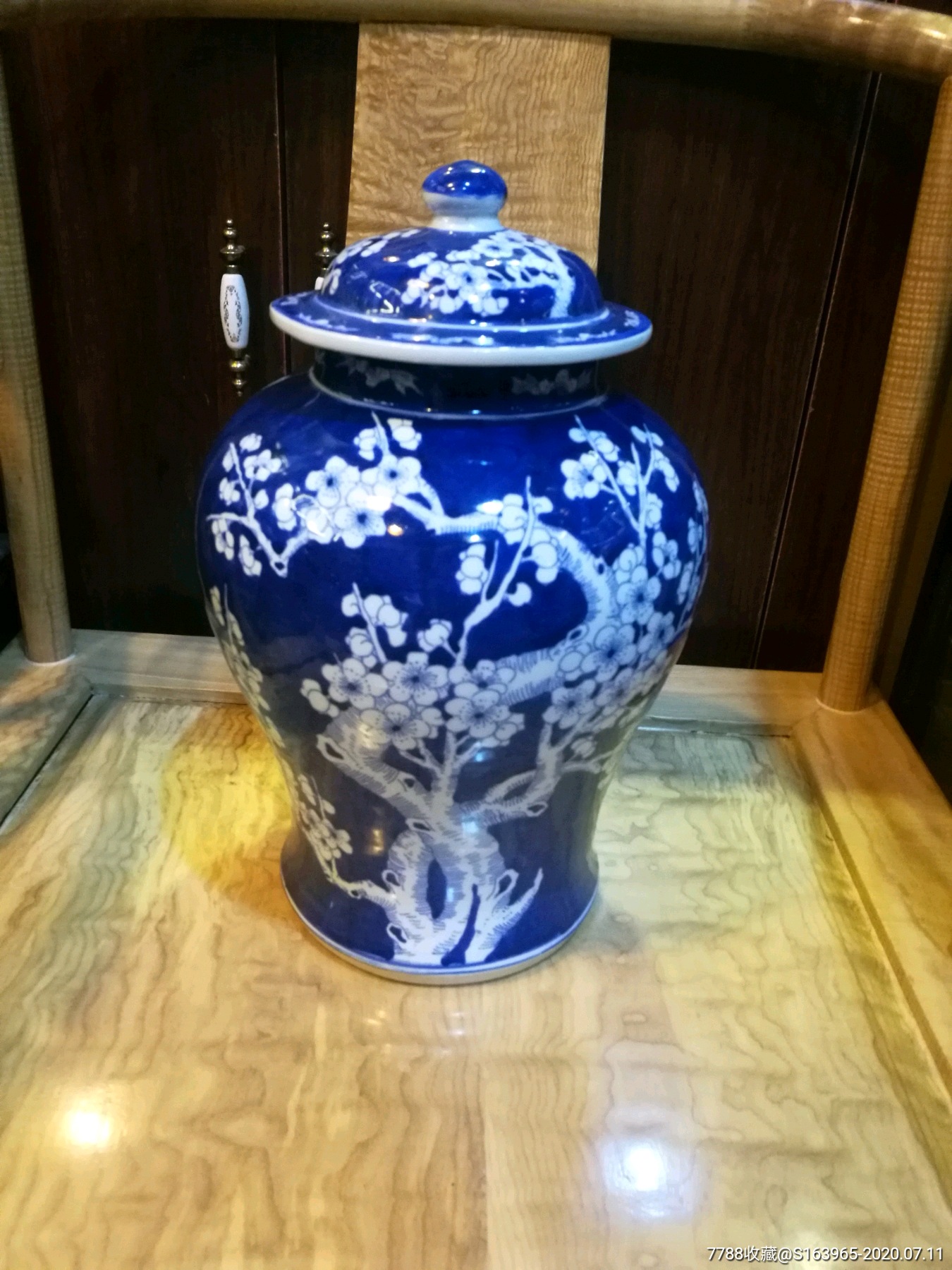 八十年代景德镇产冰梅瓶