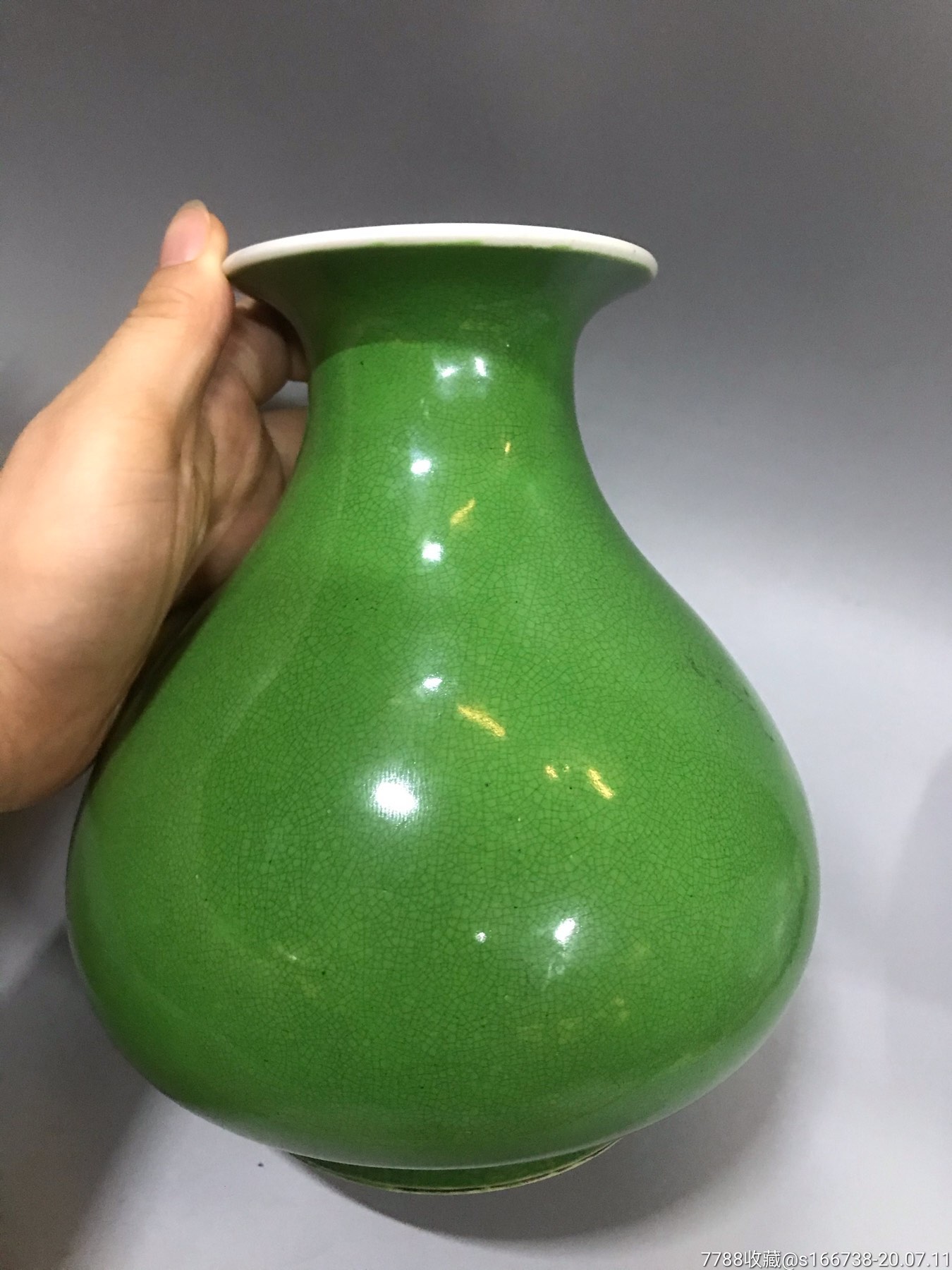 晚清民国苹果绿花瓶