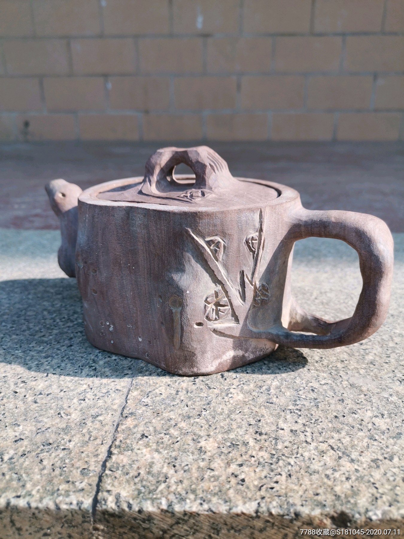 木鱼石茶壶两把