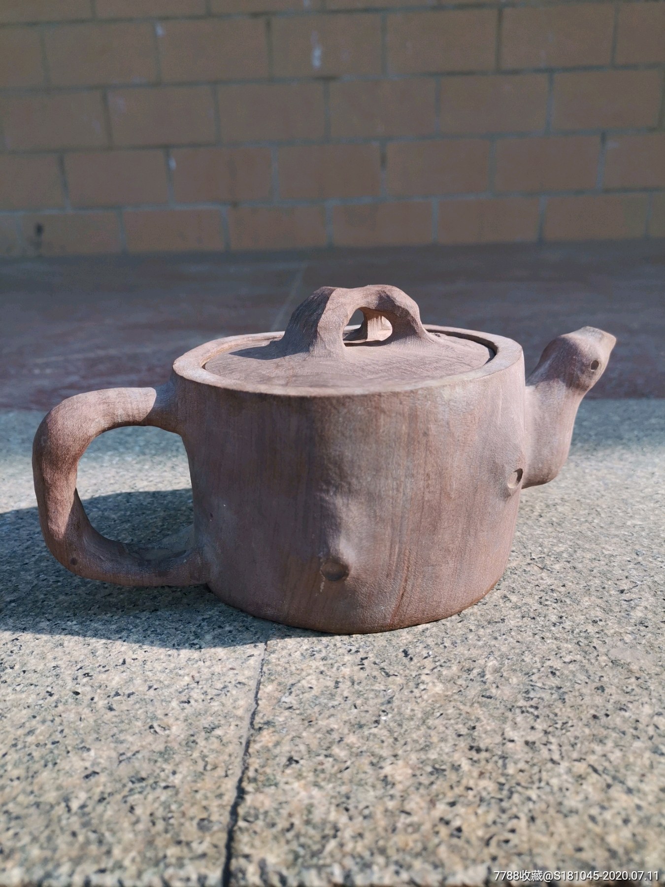 木鱼石茶壶两把