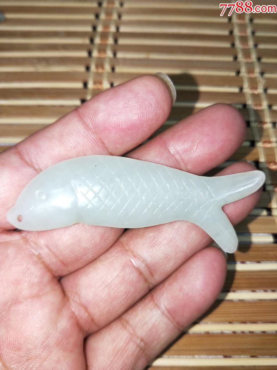和田青白玉鱼挂件