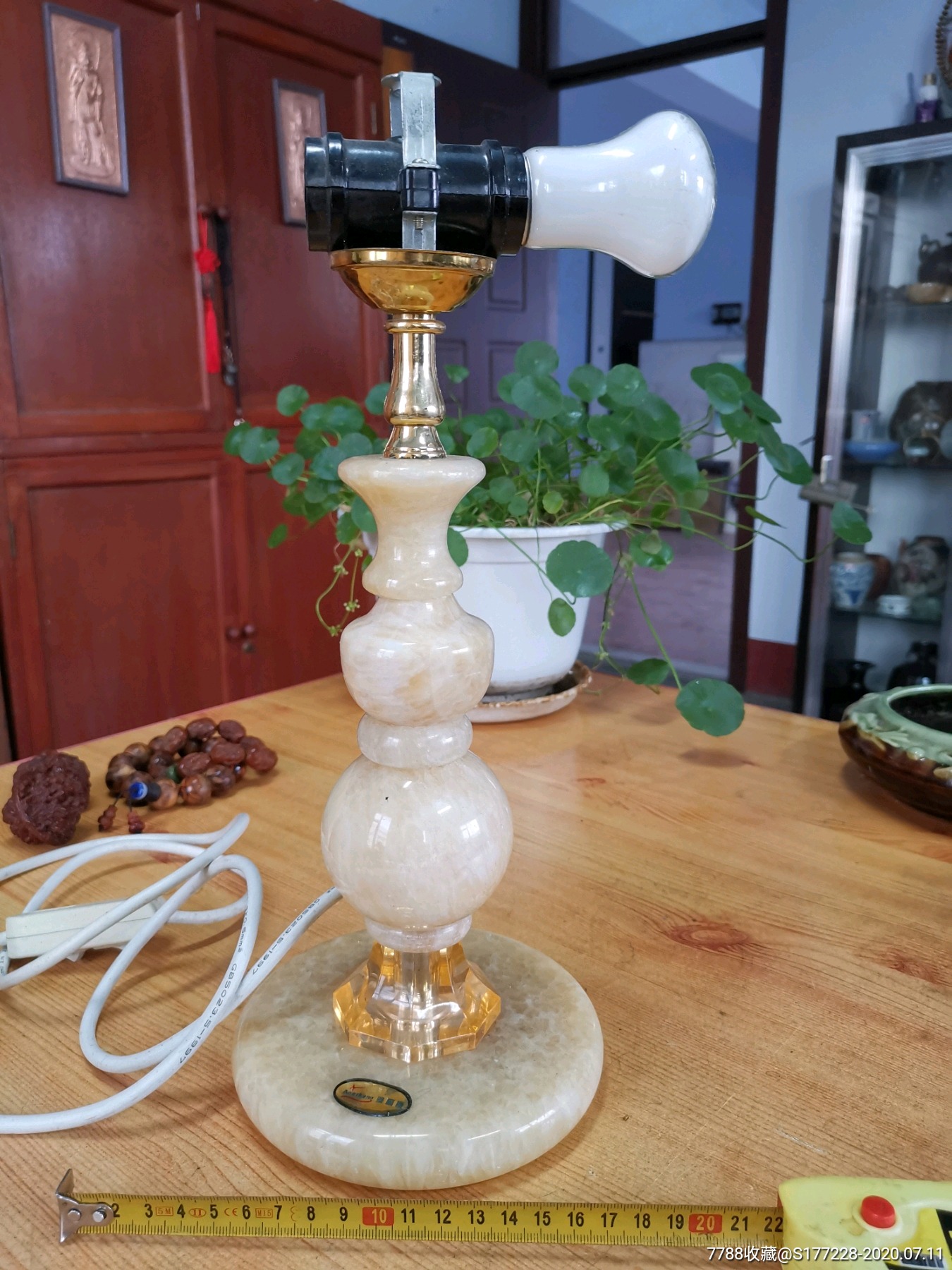 创汇时期地方玉石老台灯一个