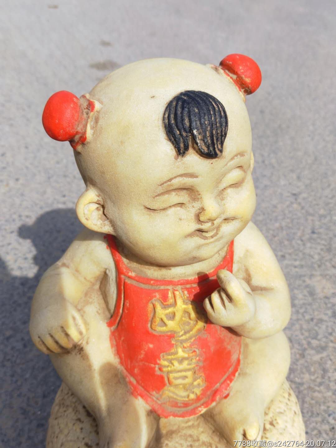 汉白玉福娃一对.纯手工制作,做工精致,形态逼真,保存完好.