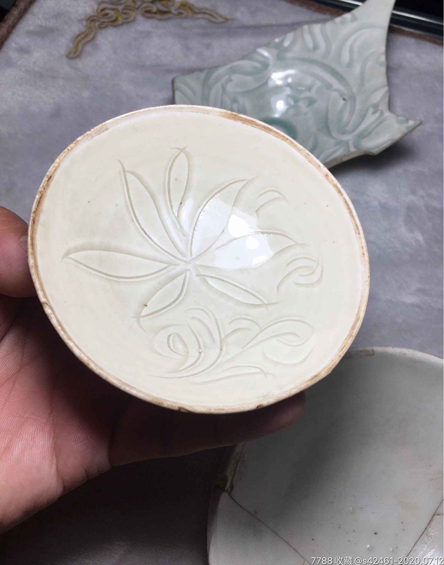 北宋定窑官字款刻花茶盏
