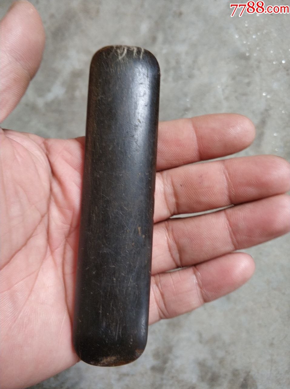 品相完好长11厘米的角雕的硬章盒子没有印章