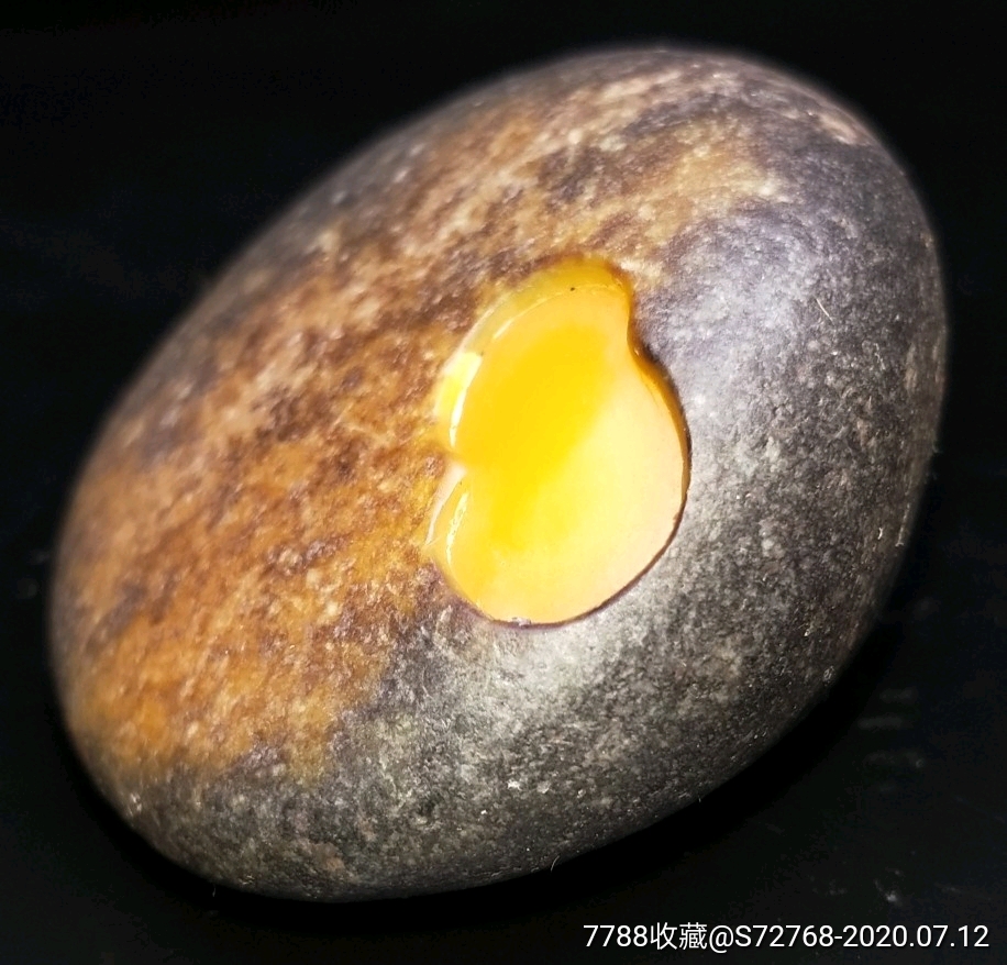 稀少独特的田黄黑皮原石