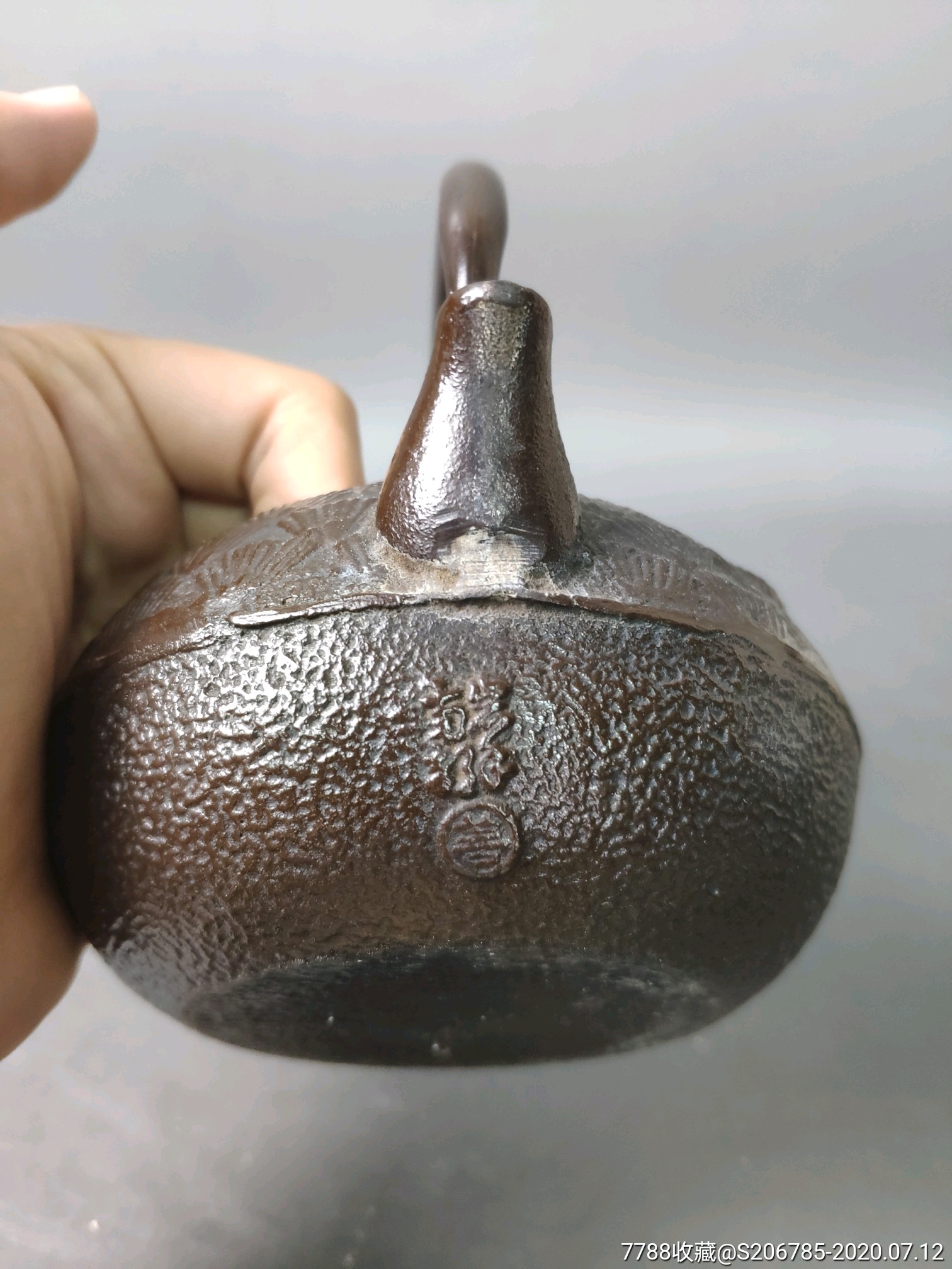 1616日本南部铁壶,岩手制造,高11厘米,壶身10厘米