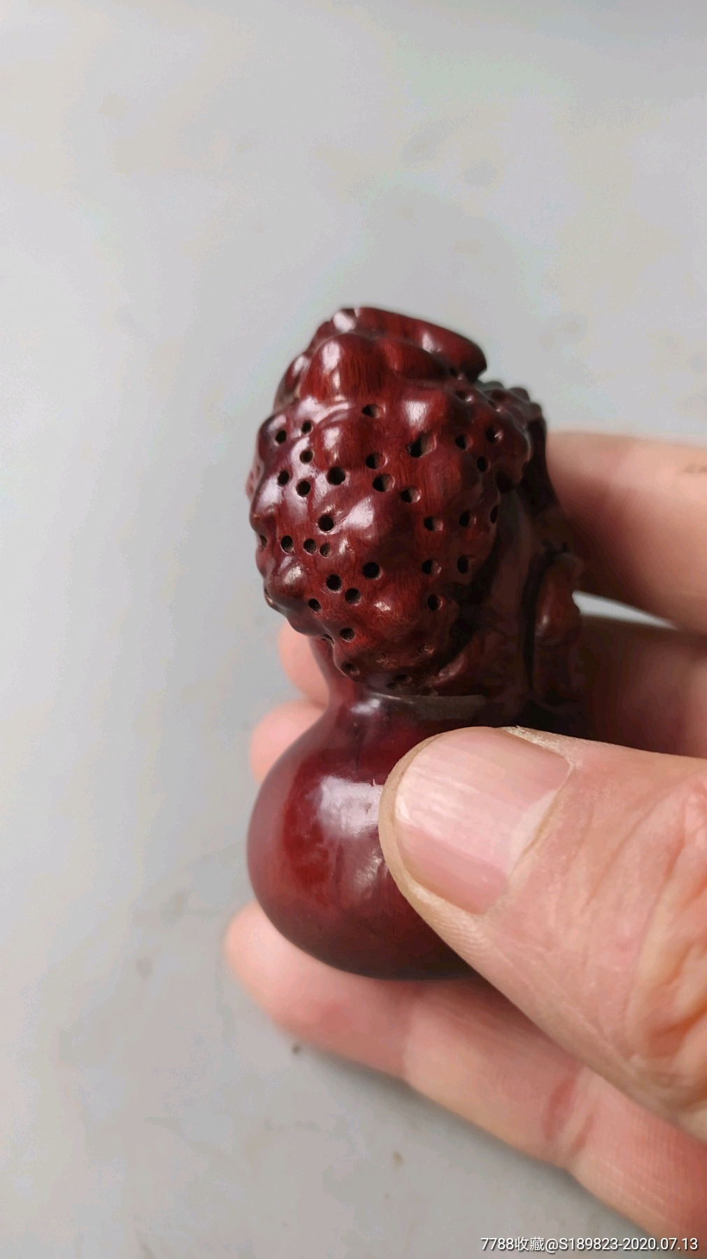 一个漂亮木质手把件