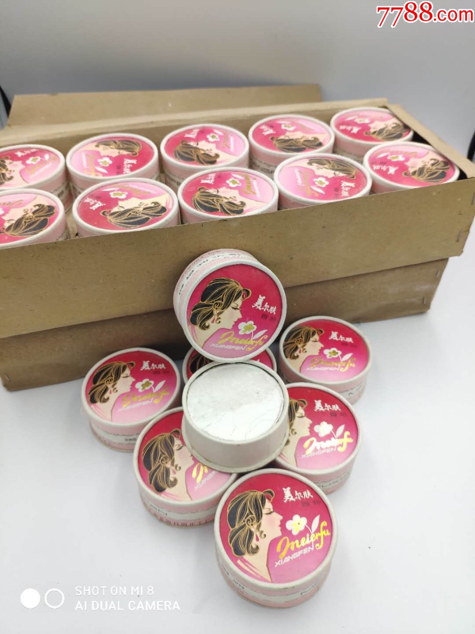 库存全新上世纪80年代上海产美尔肤马兰花老香粉