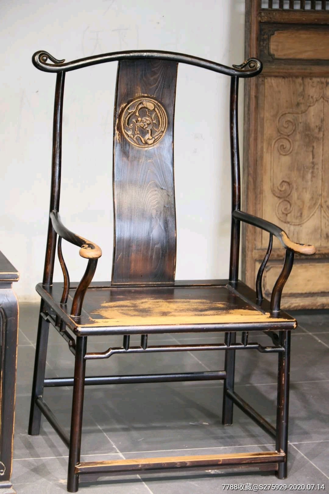 大个宫庭椅三件套,材质榆木,尺寸高128,宽72,厚52