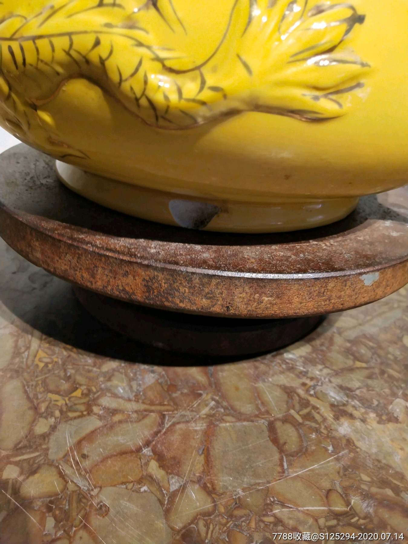 五六七十年代黄釉龙纹盖缸,釉色好,器型好,除底沿上有点磕外,其余完整