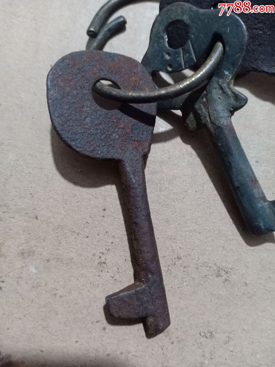 (箱26)晚清民国三把铁锁钥匙,其中一把做工不错