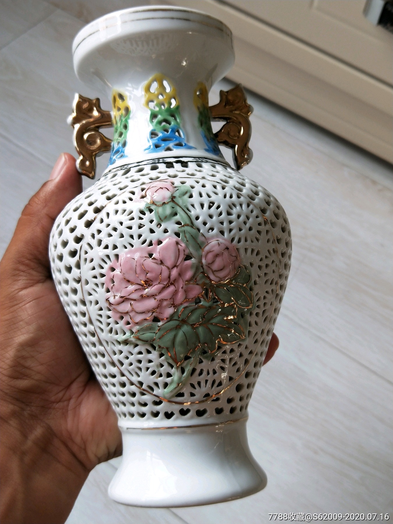 70年代手绘镂空加彩全品瓷花瓶