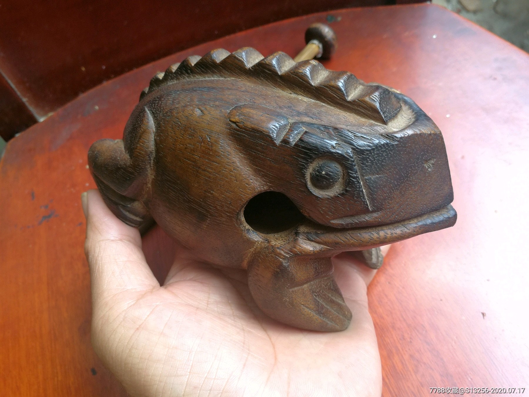 青蛙木鱼敲咀刮背