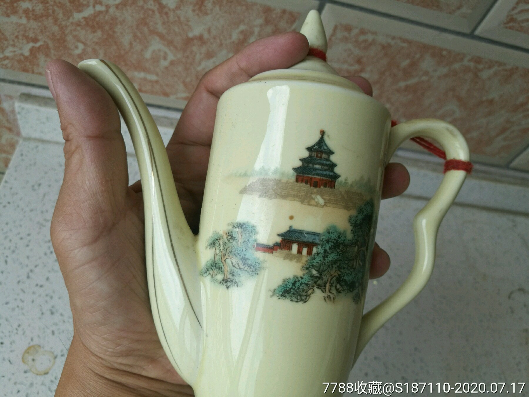 北京天坛瓷茶壶