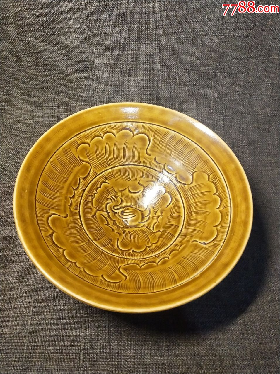 黄釉斗笠碗