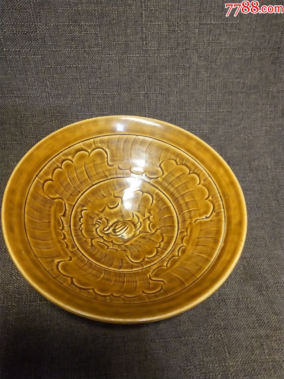 黄釉斗笠碗