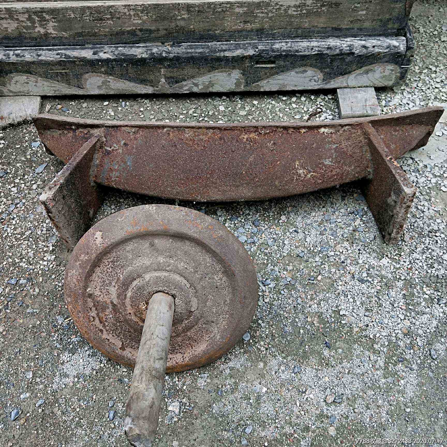 中医铁药碾子,精工制作,分量足,做工精致,包浆自然混厚,成色如图,喜欢