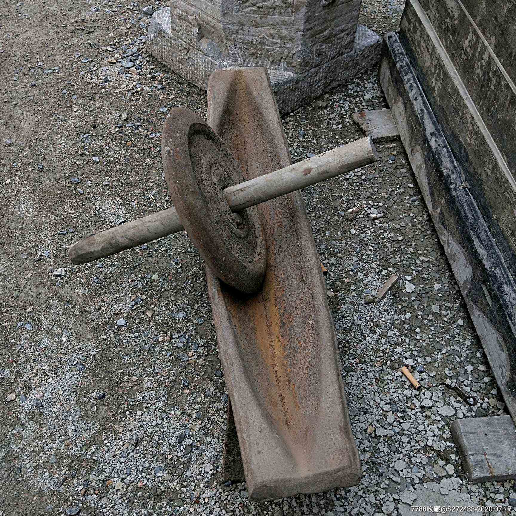 中医铁药碾子,精工制作,分量足,做工精致,包浆自然混厚,成色如图,喜欢