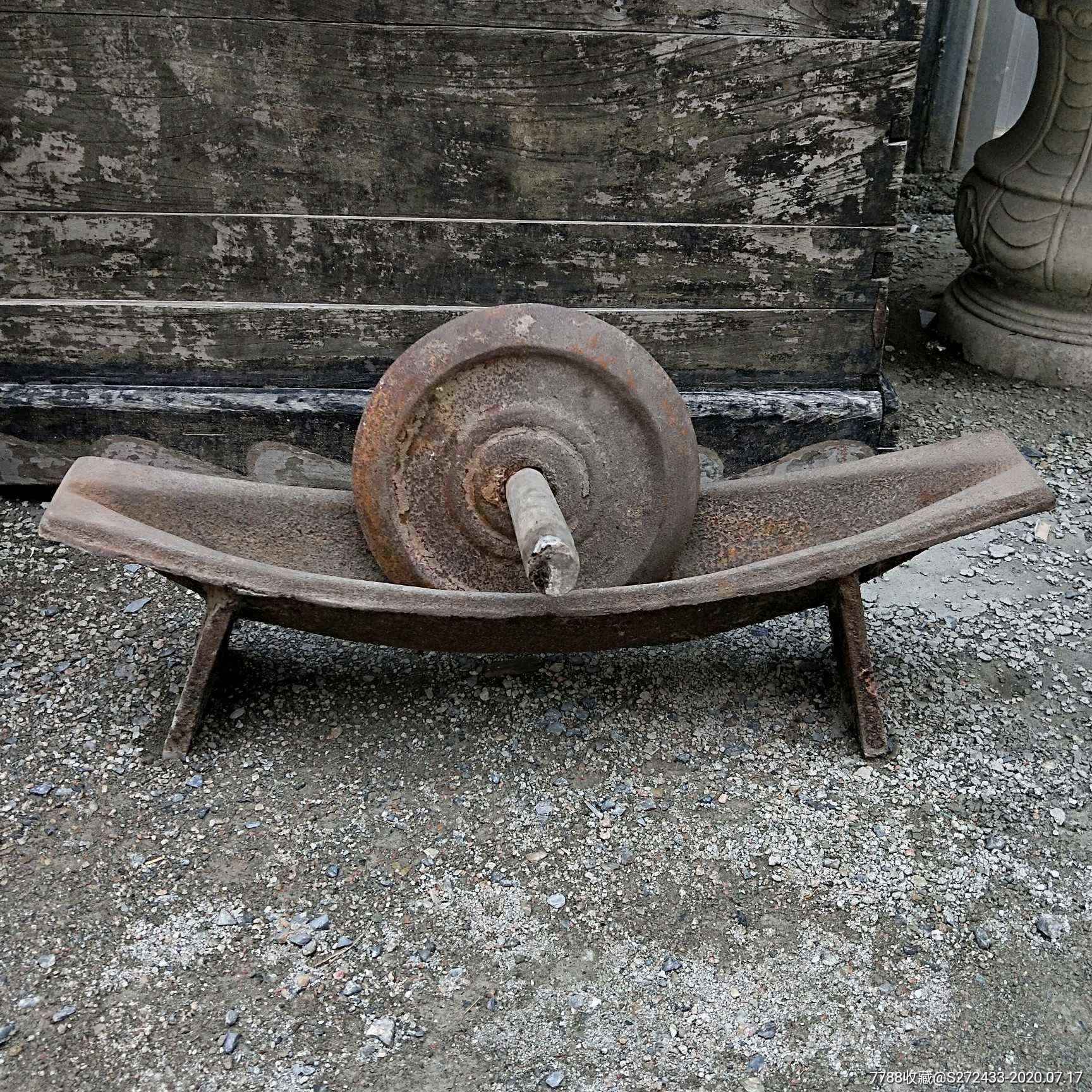 中医铁药碾子,精工制作,分量足,做工精致,包浆自然混厚,成色如图,喜欢