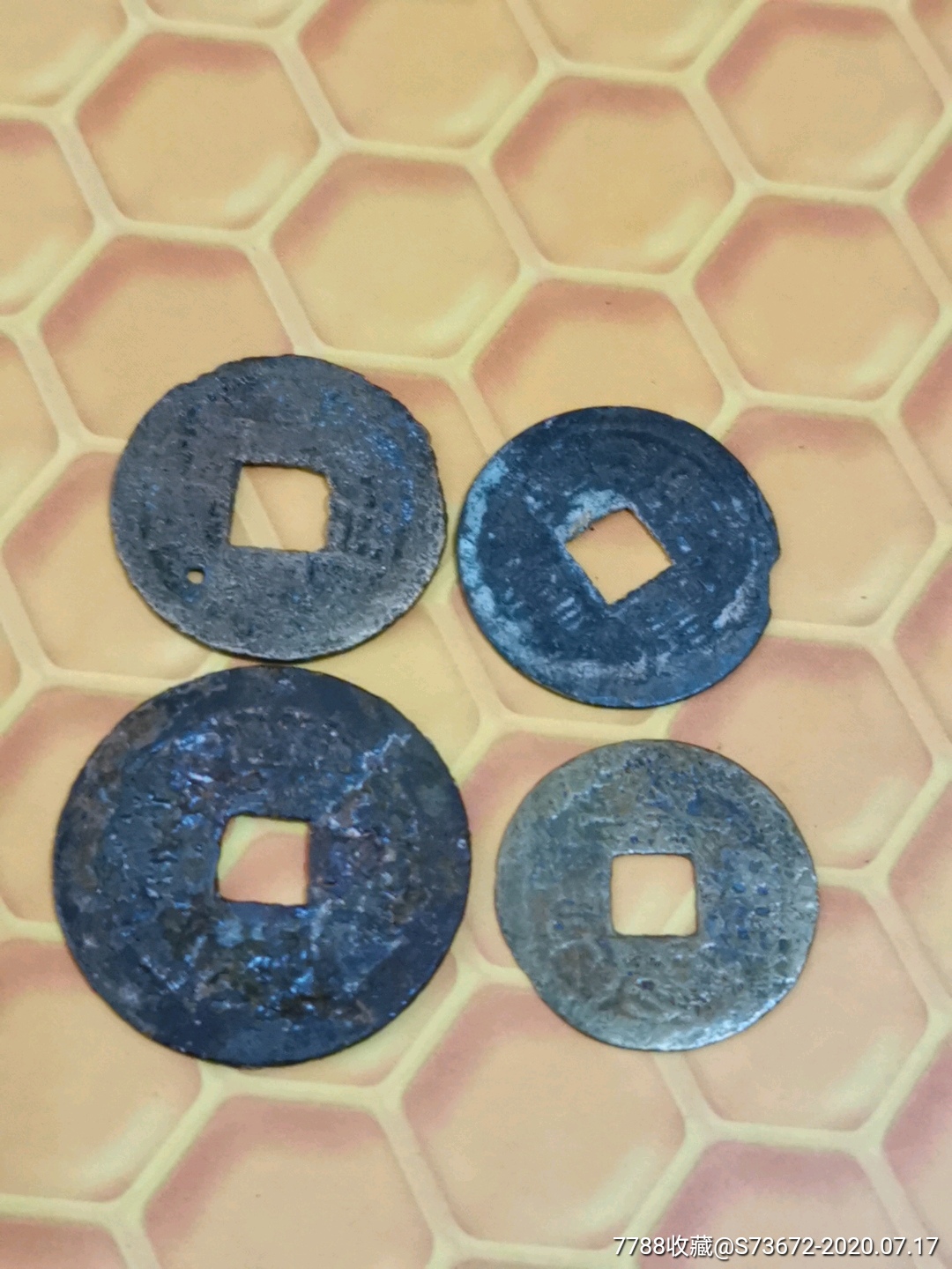 清朝嘉庆通宝大小4个方孔圆钱保真品如图