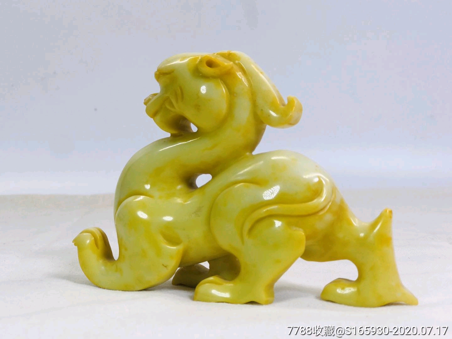 旧藏和田老黄玉雕麒麟摆件雕工精美玉质油润完整无磕碰