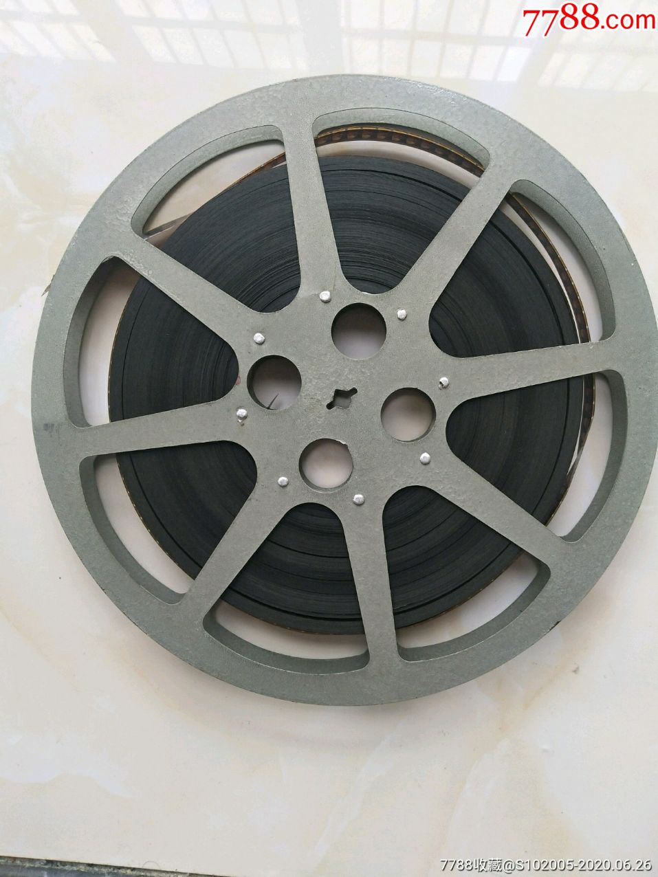 1盘16毫米电影胶片