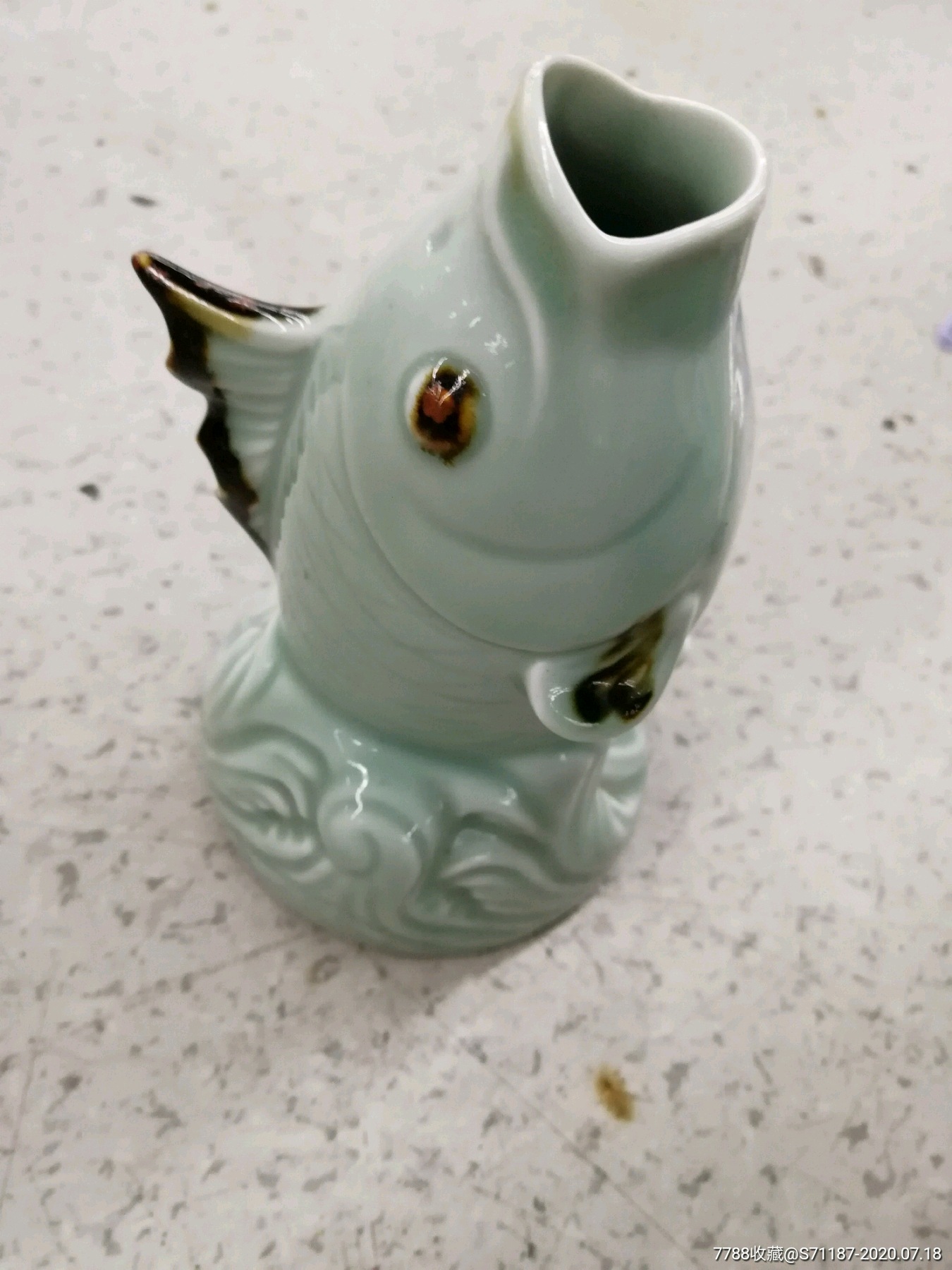 宜兴青瓷冲天鱼台灯摆件底直径12厘米高20厘米