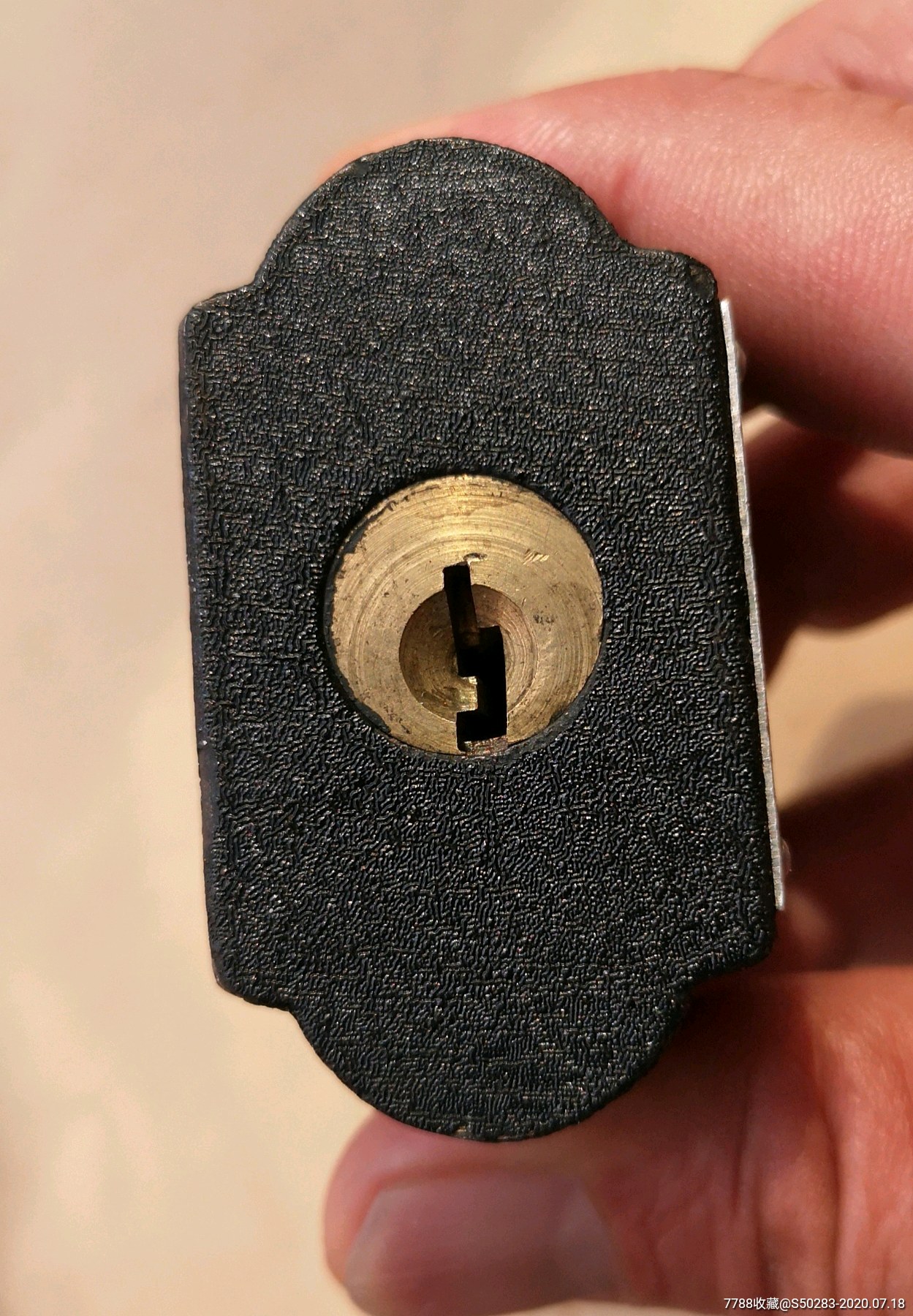 中国广州长江社出品《雄鹰》牌双胆弹珠锁