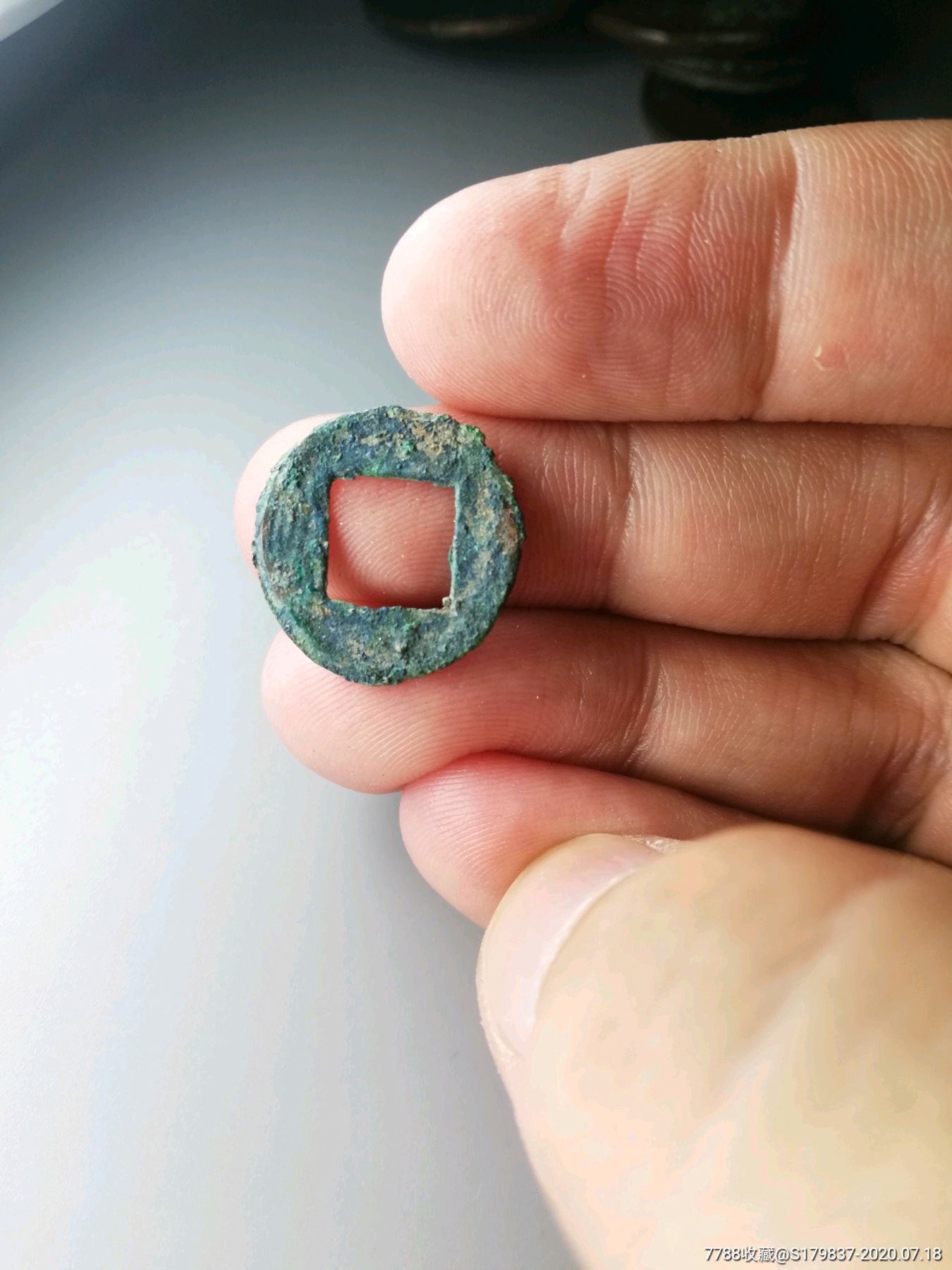 素背孝建四铢钱