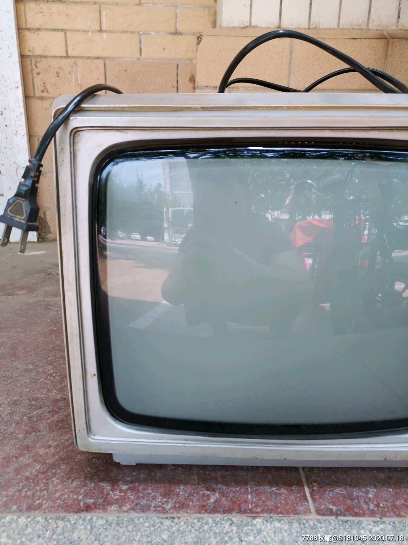 泰山牌黑白电视机