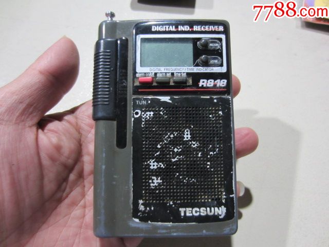 德生牌收音机两架合售r808r818外观自然旧未试机配件出