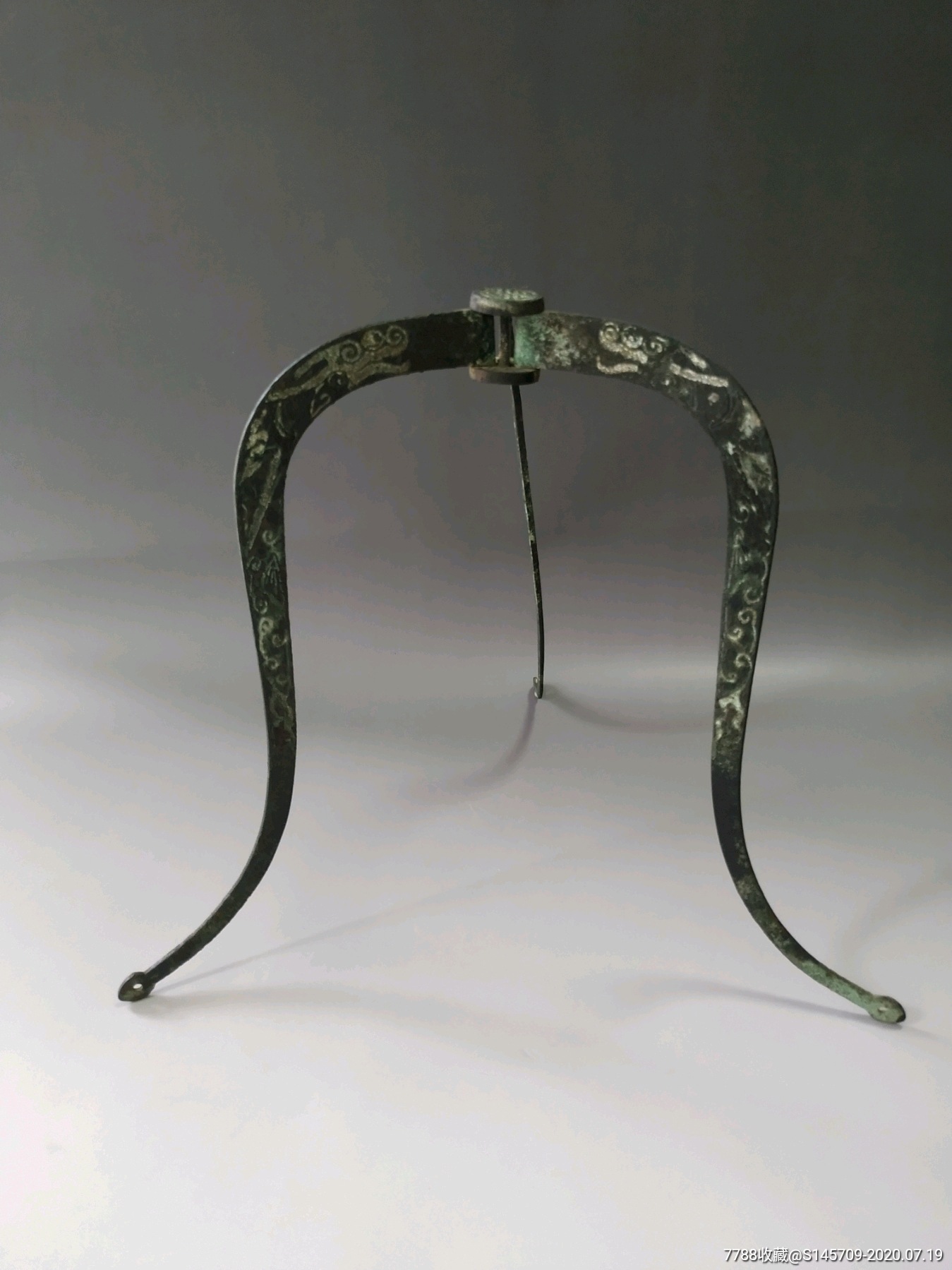 清代铜官帽架龙纹雕刻的相当漂亮喜欢的朋友不要错过