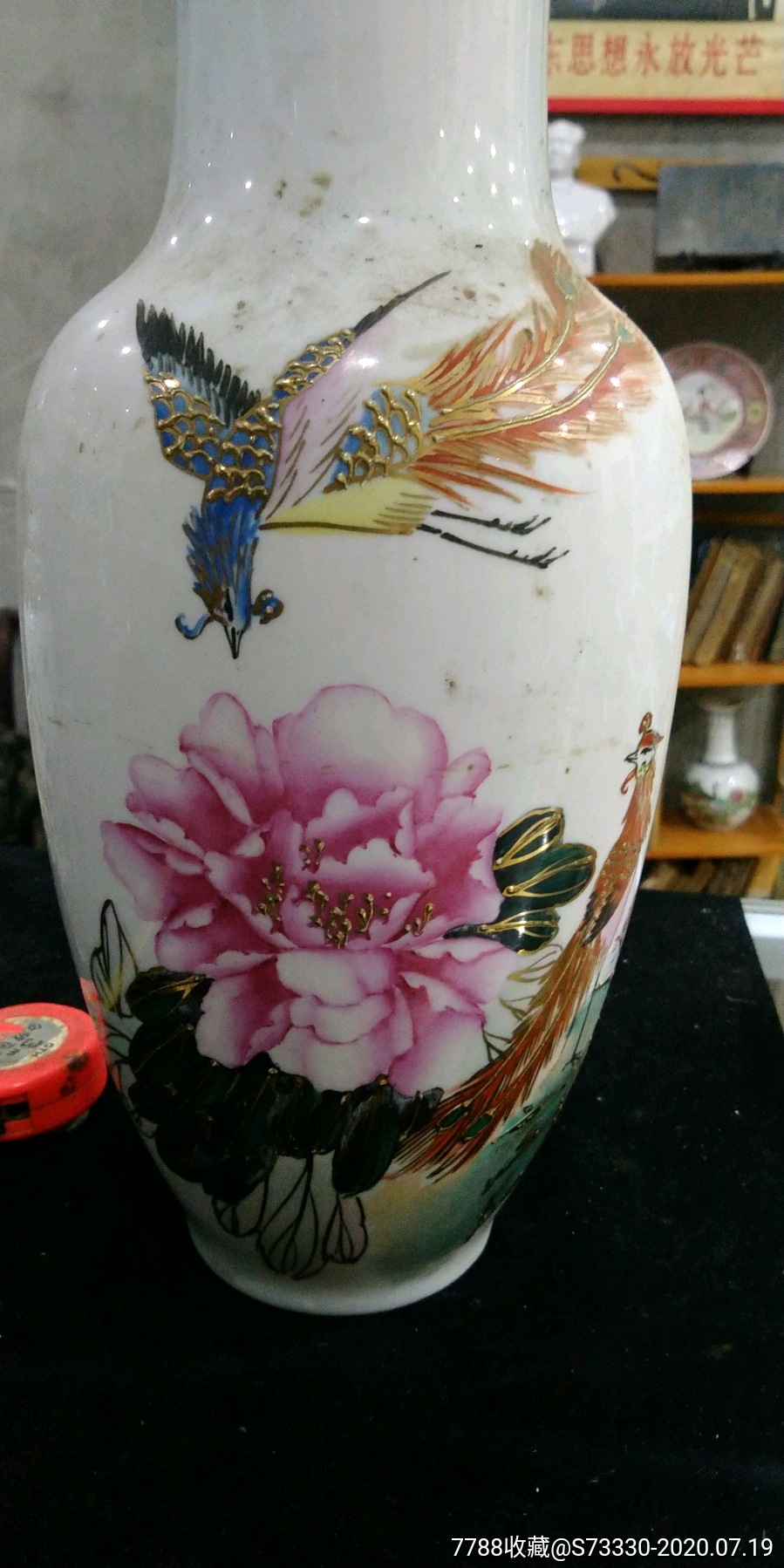 80年代左右,潮彩手绘凤穿牡丹花瓶一只