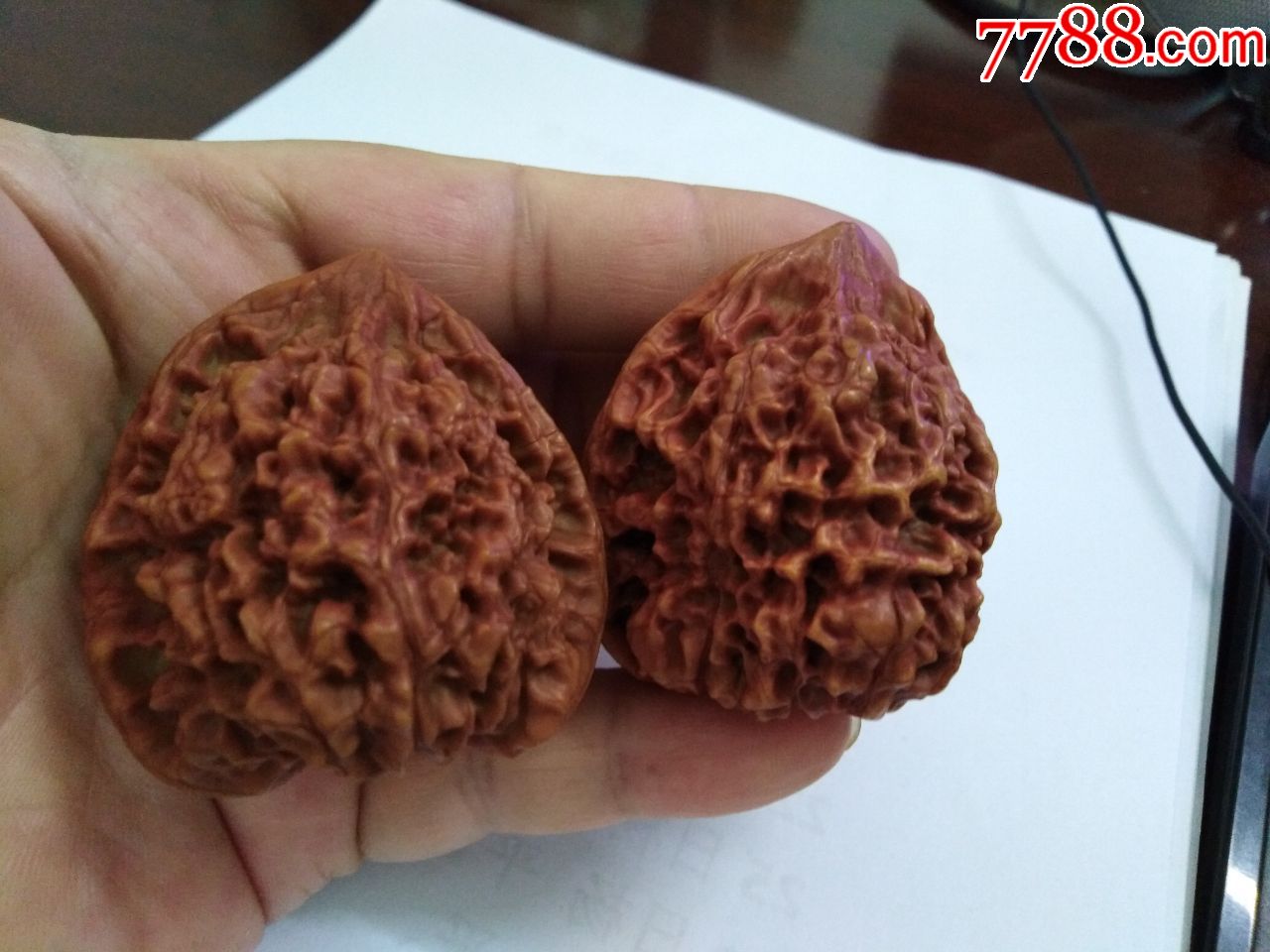 手工盘玩的官帽大核桃