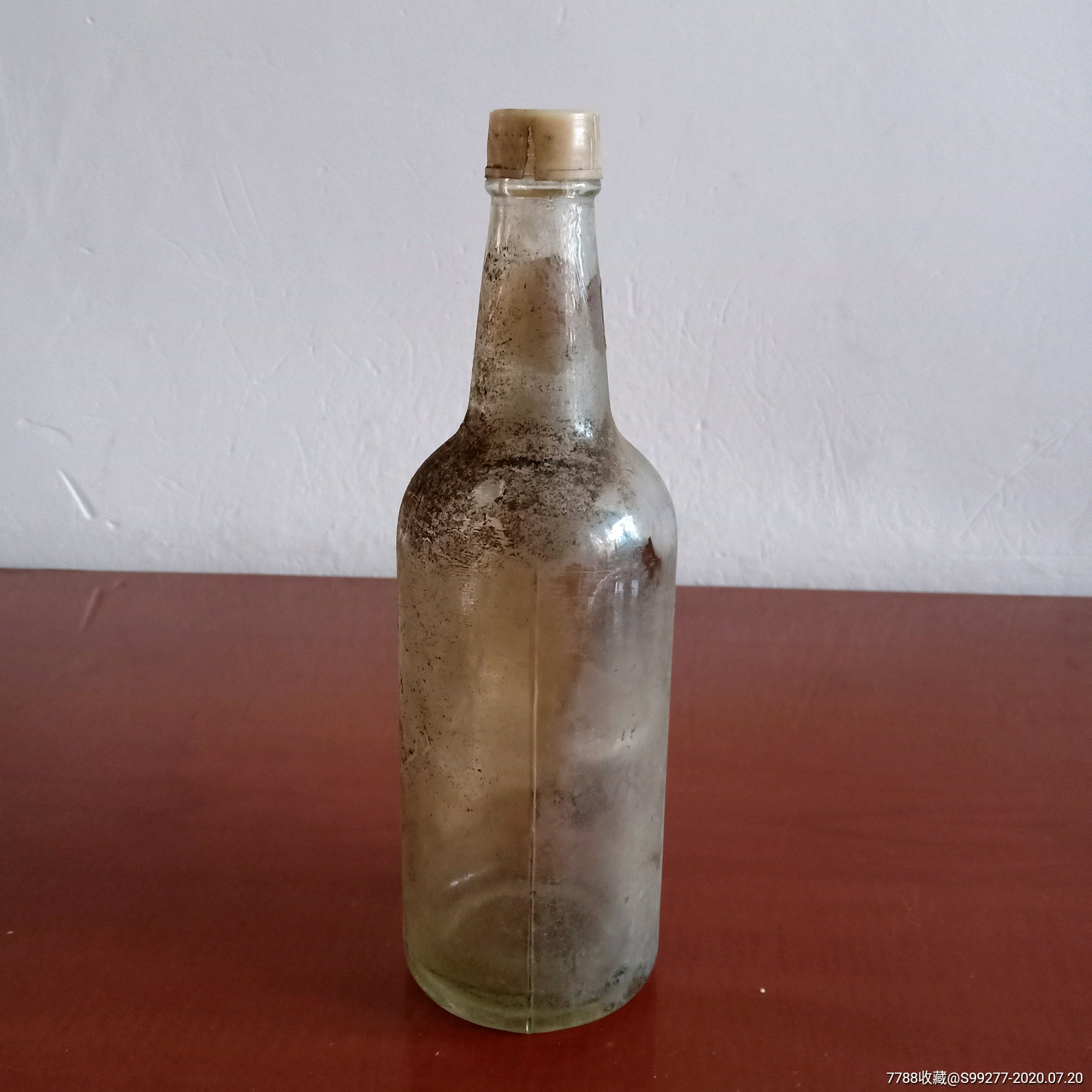 老酒瓶:【青狮牌】泸州酒玻璃酒瓶(古董级手工玻璃酒瓶.见7,8图)