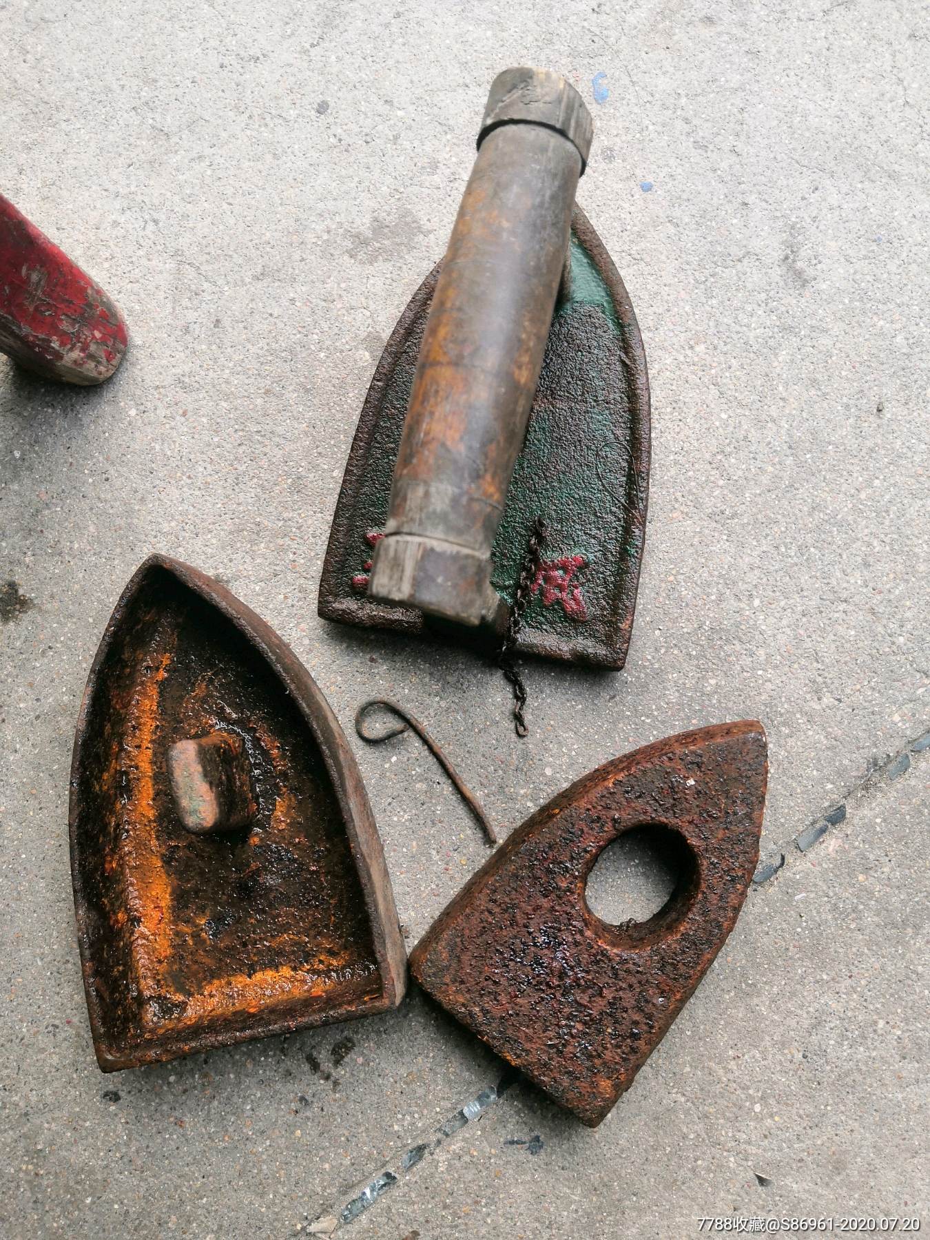 少见文革盒式东风牌铁熨斗