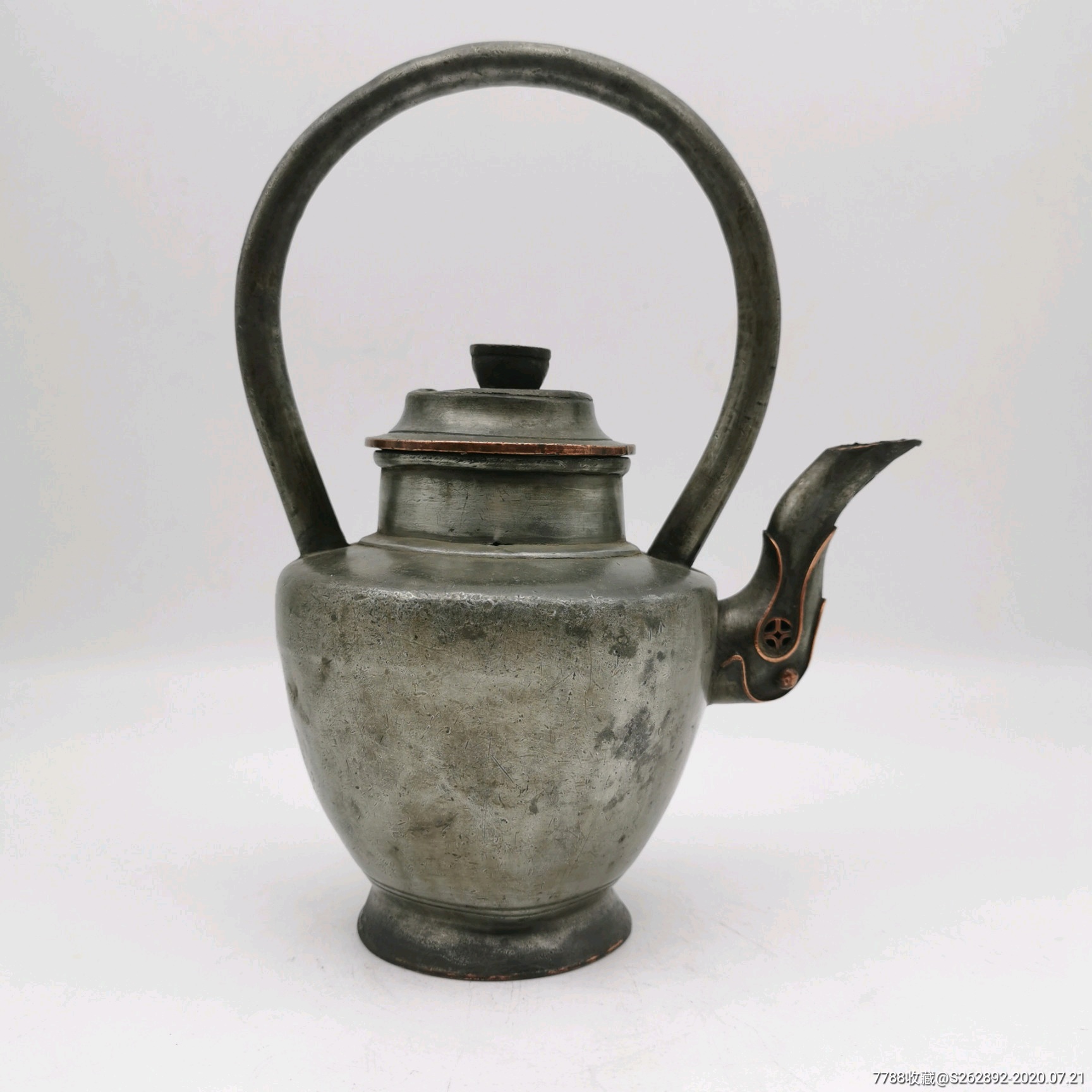 白锡提梁壶造型精巧的锡酒壶