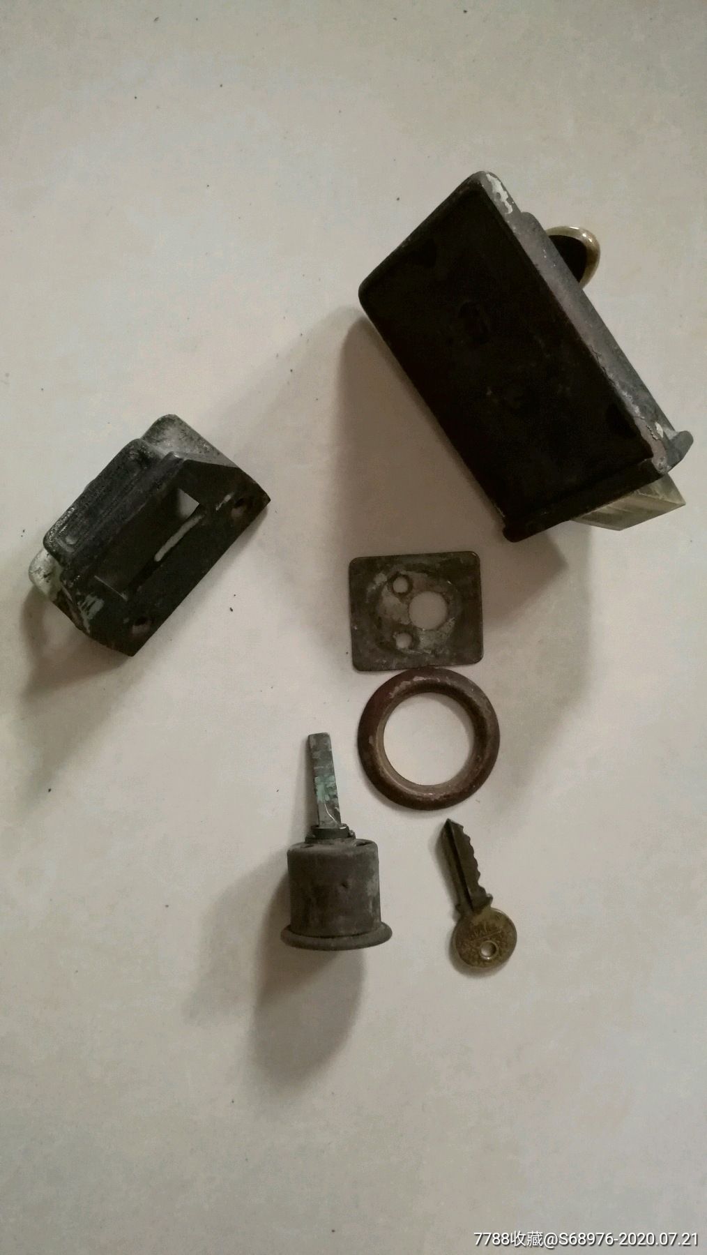 老门锁,70年代房门碰锁一套,完整不缺件,使用正常,铜扭,铜舌头