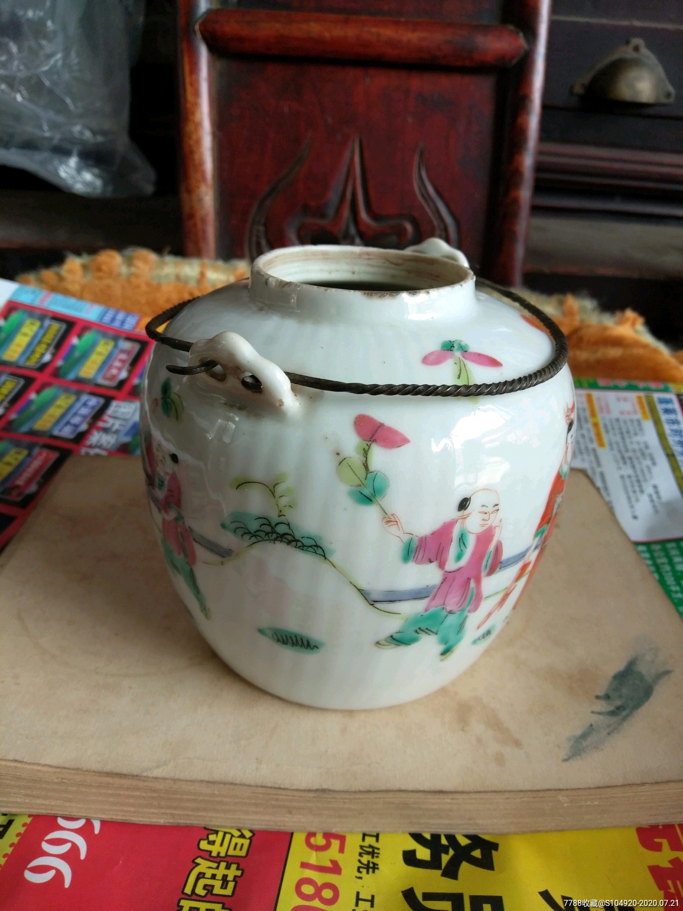 同治粉彩人物小茶壶