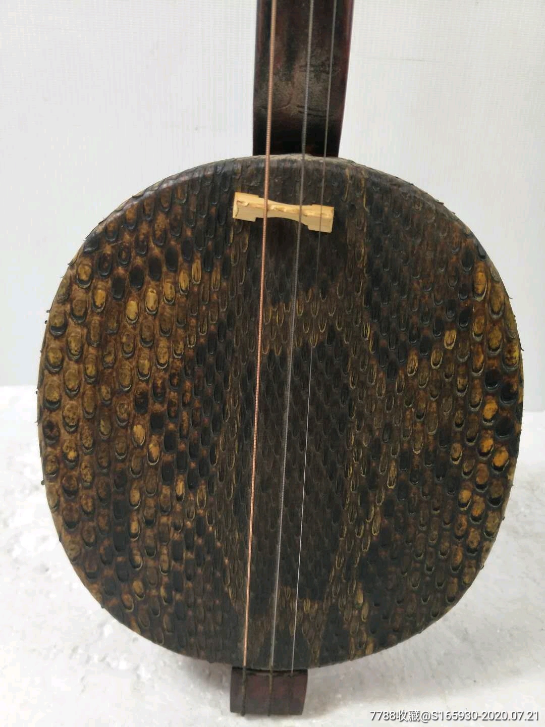 精品老红木三弦琴琴头饰以镶嵌宝石琴鼓两面蒙大蟒皮音色粗犷豪放适合