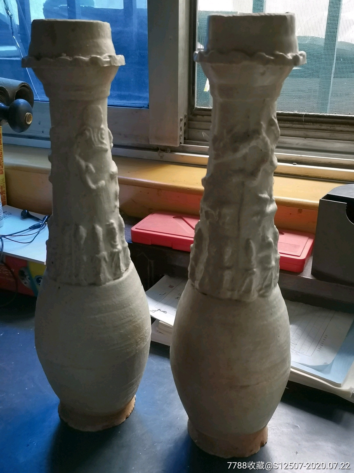 宋青瓷堆塑魂瓶一对