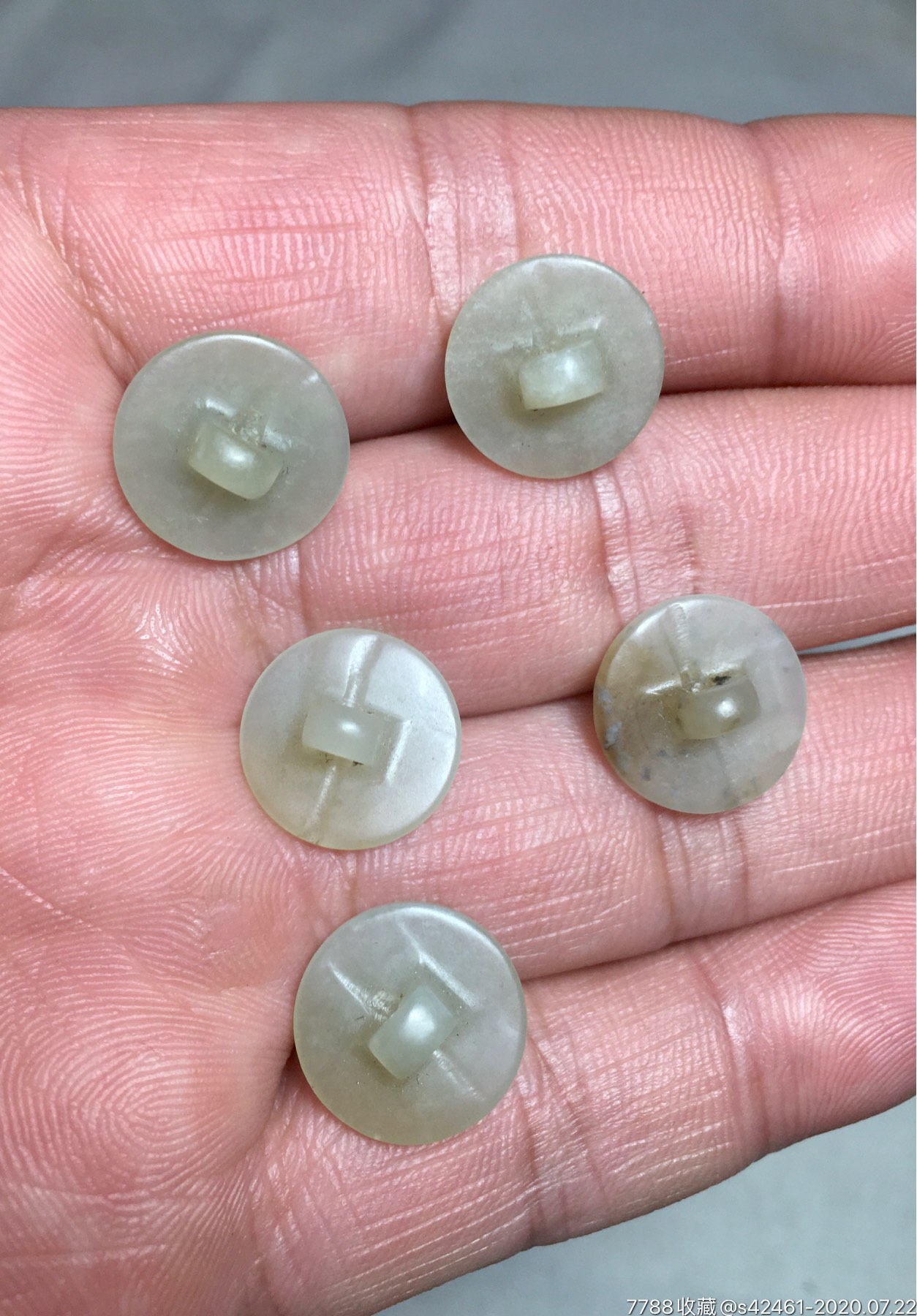 清代和田玉籽料玉扣子五颗